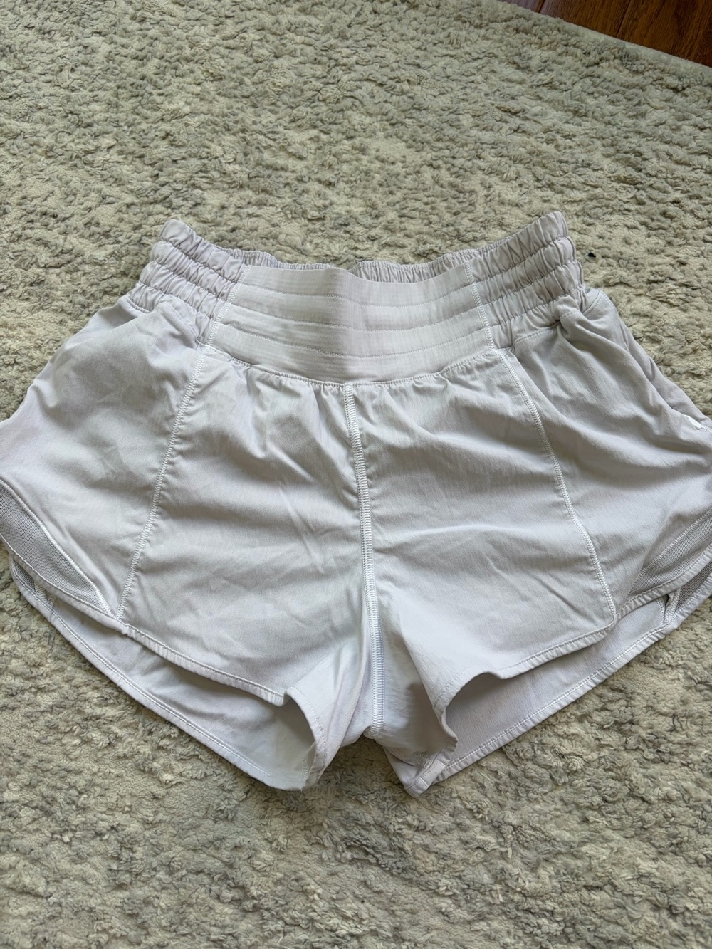 lululemon Hotty Hot 2.5 White High-Rise Elastic Waist Athletic Shorts 4